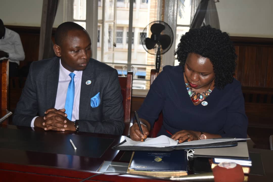 Obwakabaka butadde omukono ku ndagaano n’e minisitule y’Ebyobulamu