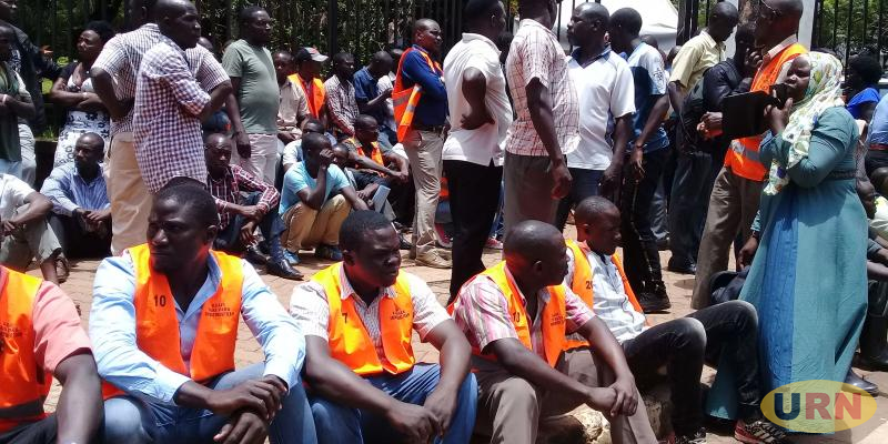 Abavuzi ba takisi bazinzeeko ekitebe kya KCCA