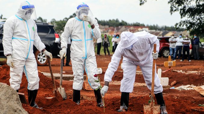 Omulala afudde COVID-19, bazudde abalwadde 98