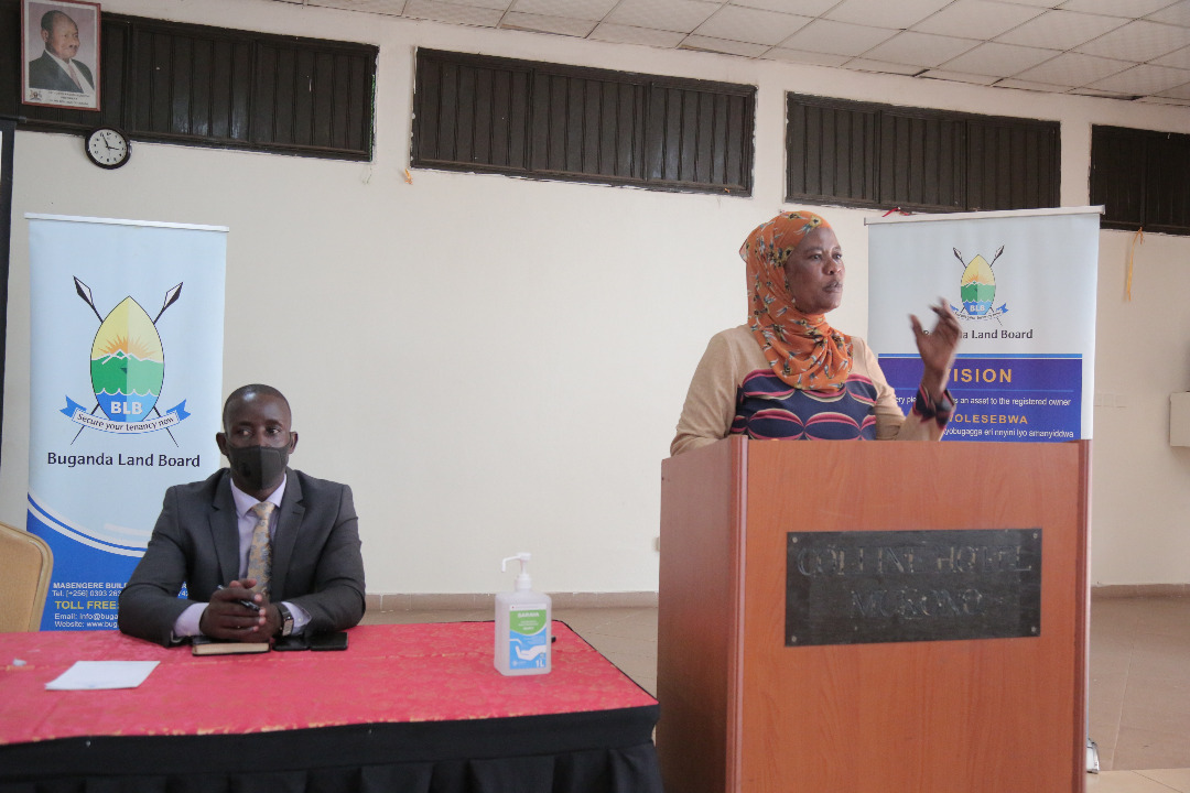 Muweeyo ebirowoozo byammwe ku tteeka ly’ettaka eriri mu bubage – Owek. Bwanika