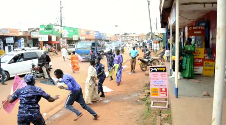 Amasasi ne ttiyaggaasi binyoose ng’abavubuka  beekalakaasa olw’okukuba omutaka ttiyaggaasi