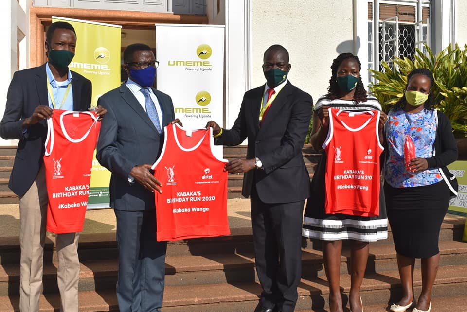 Katikkiro Mayiga asiimye aba UMEME okugula emijoozi