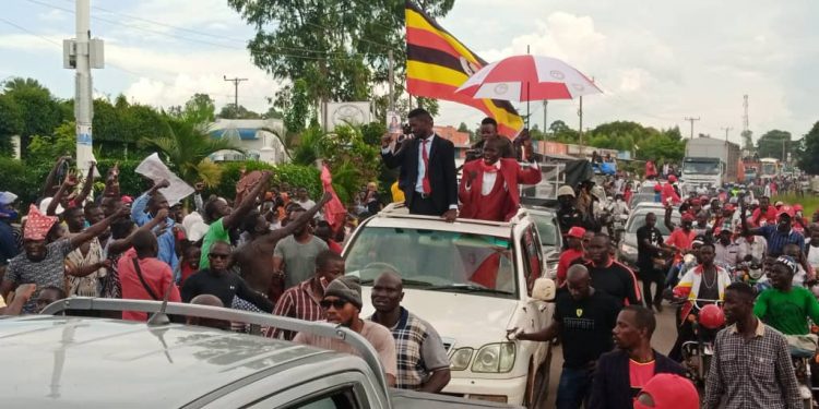 Bobi Wine asannyalazza Arua, abasuubizza okuzzaawo ettutumu ly’ekitundu kyabwe