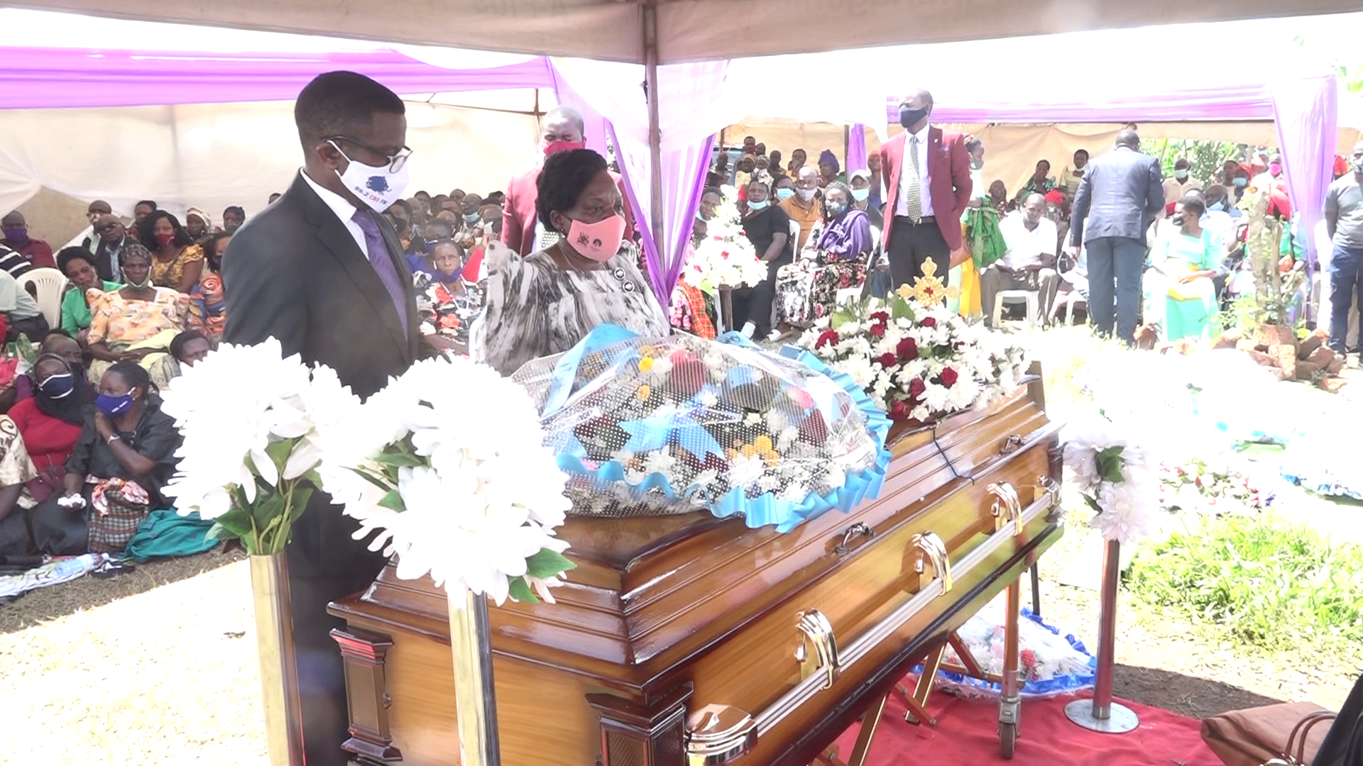 Twewale okuggwaamu essuubi mu biseera bino – Katikkiro Mayiga