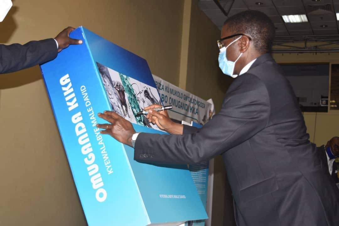 Katikkiro atongozza akatabo ‘Omuganda Kika’