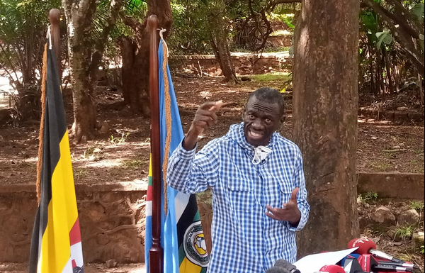 Besigye avumiridde ekiwamba bantu n’akunga bannayuganda basitukiremu