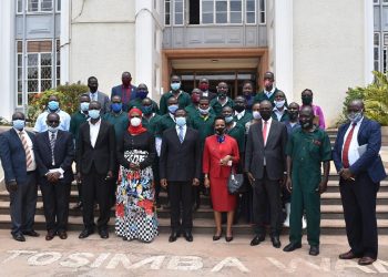 Katikkiro Mayiga atongozza abalimisa, abasindise mu byalo