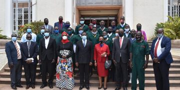 Katikkiro Mayiga atongozza abalimisa, abasindise mu byalo