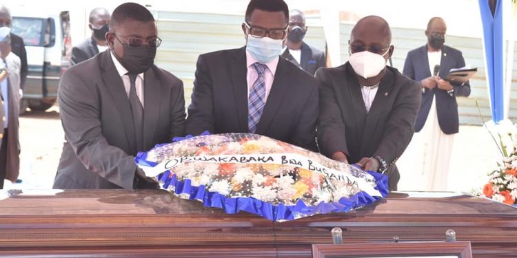 Omulimu gw’okumaliriza amasiro gunaatera okuggwa – Owek. Mayiga
