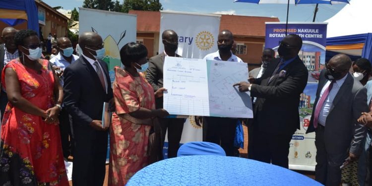 Buganda ekwataganye ne Rotary okuzimba eddwaliro