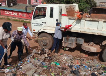 Ppookino ne Mmeeya batadde abakulu ku nninga ku kasasiro avundira ku makubo