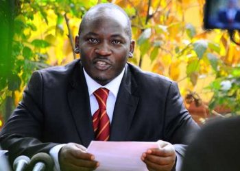 Nnyini kiggwa!! Muli mu kwolesa obutamanya mu maaso g’omulabe wammwe