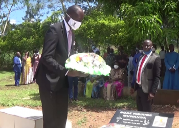 Minisita Kiyimba akunze abantu beegemese Corona