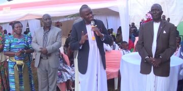 Minisita Ssekabembe asabye abazadde okuliza abaana mu ddiini