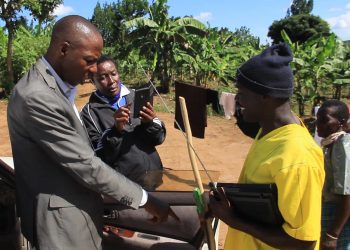 Balumiriza abasirikale okukozesa abasibe okubatulugunya