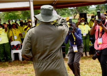 Museveni alabudde ababaka ba Palamenti y’e 11 tagenda kukkiriza kwejalabya