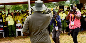 Museveni alabudde ababaka ba Palamenti y’e 11 tagenda kukkiriza kwejalabya