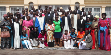 Minisita Kiyimba alabudde ababungeesa eng’ambo ku Beene