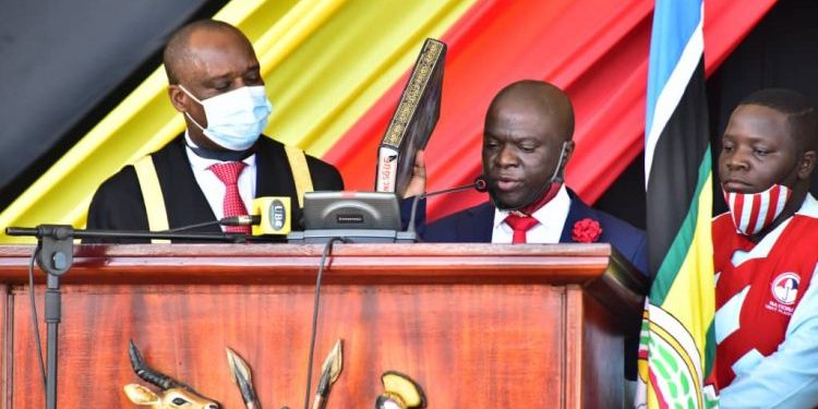 Omubaka Sseggirinya alayidde, agamba ssente z’emmotoka agenda kuzigabira abalonzi