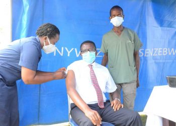 Katikkiro Mayiga afunye akayiso ka COVID-19 akasembayo