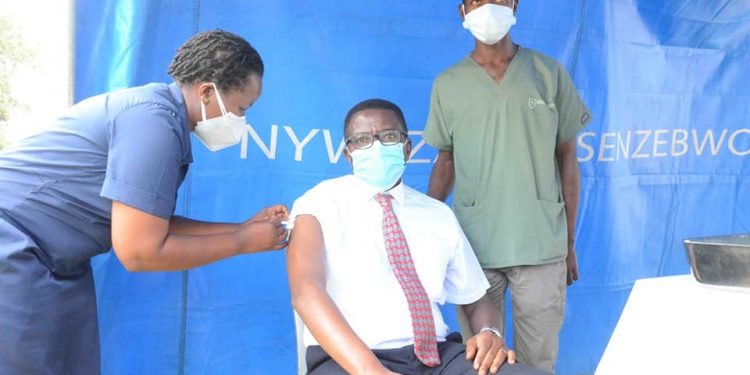 Katikkiro Mayiga afunye akayiso ka COVID-19 akasembayo