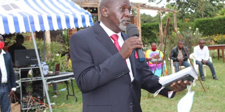 Dr. Abed Bwanika ayagala Oluzungu luwerebwe mu Uganda