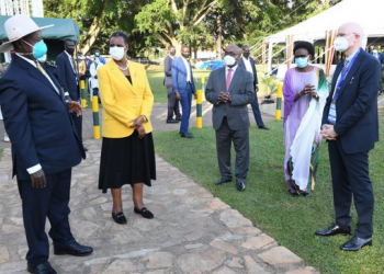 Museveni atabukidde amawanga g’abazungu olw’okutuulira eddagala erigema COVID-19