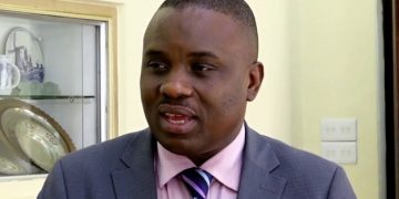Omuloodi Lukwago ne Kasozi be basongeddwako okusikira Owek. Ssebuggwawo