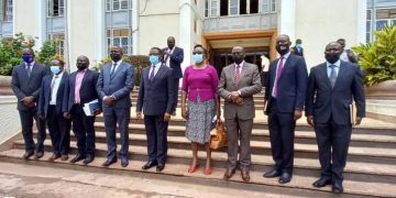 Twewale okuteeka ebyobufuzi mu nteekateeka z’enkulaakulana – Katikkiro Mayiga