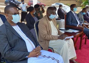 Katikkiro Mayiga asabye gavumenti okulangirira amasomero lwe gaddamu