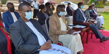 Katikkiro Mayiga asabye gavumenti okulangirira amasomero lwe gaddamu