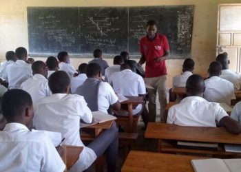 Abayizi bonna baakuyisibwa okugenda ku bibiina ebiddako – Ministule y’ebyenjigiriza