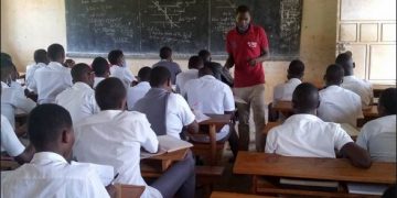Abayizi bonna baakuyisibwa okugenda ku bibiina ebiddako – Ministule y’ebyenjigiriza