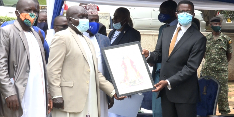 Waliwo abakwatirwa Buganda ensaalwa olw’okulaga Kabaka omukwano – Owek. Mayiga