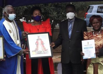 Owek. Mugumbule asabye abazadde okufaayo ku nkuza y’abaana