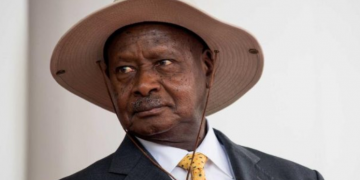 Pulezidenti Museveni alabudde abasomesa okukomya okumupeeka okubongeza omusaala