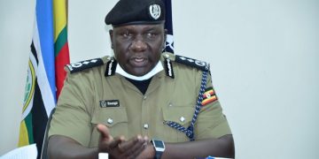 Aba ‘Red Card’ balina kusooka kusaba lukusa okukuba enkung’aana – Poliisi