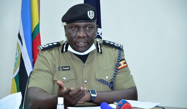 Aba ‘Red Card’ balina kusooka kusaba lukusa okukuba enkung’aana – Poliisi