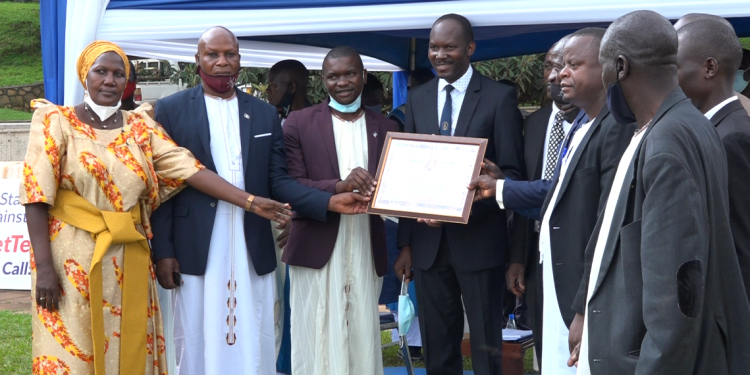 Ettaka lya mayiro teribangako kizibu kya Uganda – Minisita Kiyimba