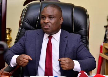 Omuloodi  Erias  Lukwago:  Ekisinde kya ‘Red Card’ kye kigenda okukomya Museveni