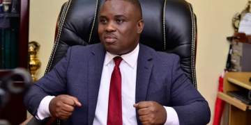 Omuloodi  Erias  Lukwago:  Ekisinde kya ‘Red Card’ kye kigenda okukomya Museveni