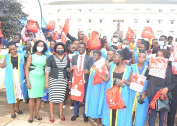 Abantu beeyongedde okugula emijoozi gya Kabaka Birthday Run