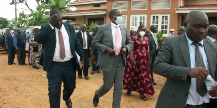 Abaami b’amasaza basisinkanye okutema empenda z’okukuuma ettaka