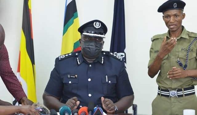 Poliisi egamba abantu 6 be bafiiridde mu bbomu, ebipya bizuuse