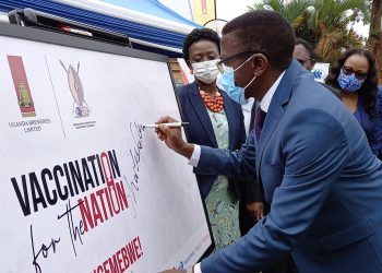 Katikkiro Mayiga atongozza okugema COVID-19 okw’ekikungo