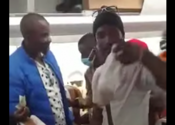 Abaatembeeyezza enseenene ku nnyonyi bakwatiddwa