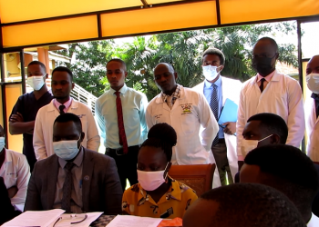 Abasawo abali mu kugezesebwa beekalakaasizza