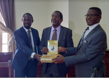 Katikkiro Mayiga akubirizza abantu okuyiga ennimi endala