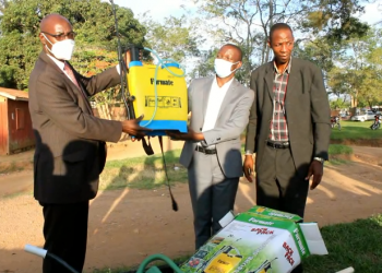 Minisita Kakomo atongozza emmerezo y’emmwanyi mu Buddu