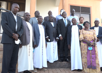 Katikkiro Mayiga akubagizza Omugagga Yanga n’asaba abantu okukulaakulanya gye bava